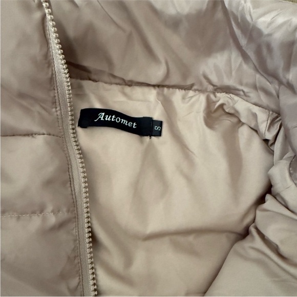 Stylish Beige Puffer Vest - Picture 3 of 4